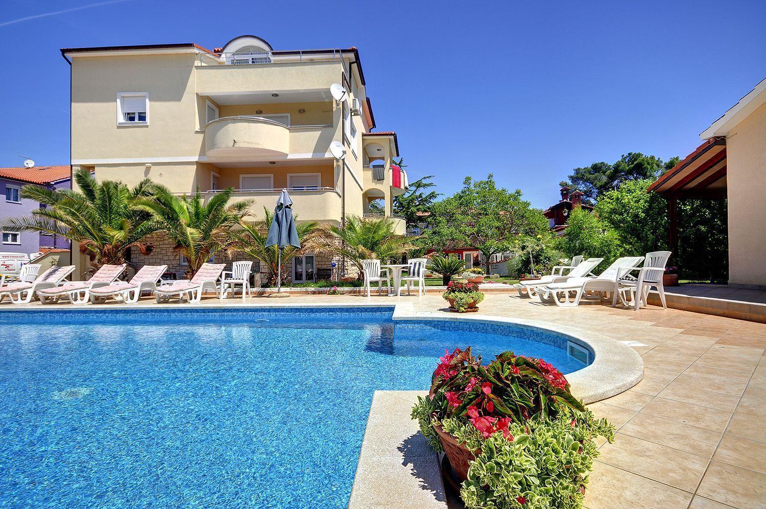 Zum Sandstrand Sind Es Wenige Gehminuten - Geniessen Sie Aber Auch Die Zeit Am Pool Медулин Экстерьер фото
